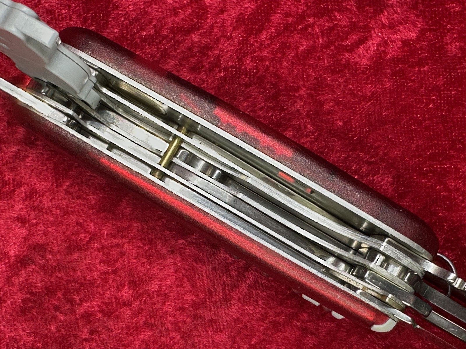 Victorinox Voyager Lite Ruby Red Transparent Swiss Army Knife 91mm 17 Tool (693)