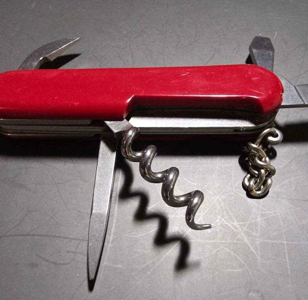 Vintage – Wenger Delemont Hiker Swiss Army Knife