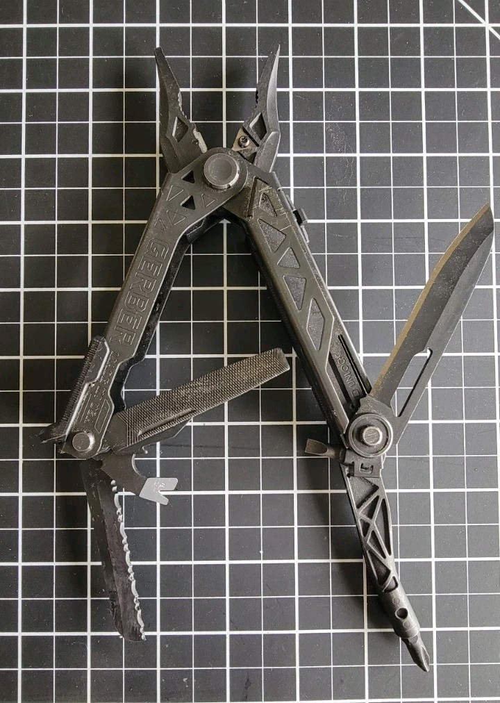 Gerber (3x) Center-Drive Black Multi-Tools (1x missing Phillips head driver)