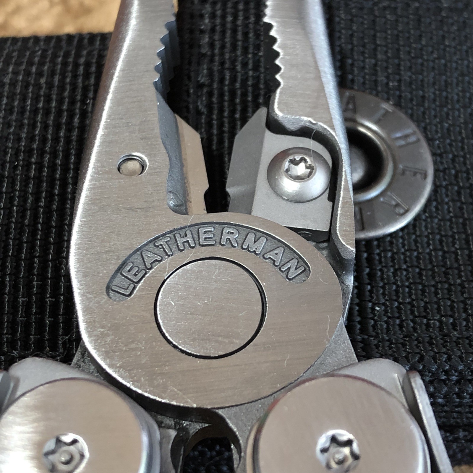 LEATHERMAN WAVE + Multi-Tool w/ Sheath. Pre-owned, Unused