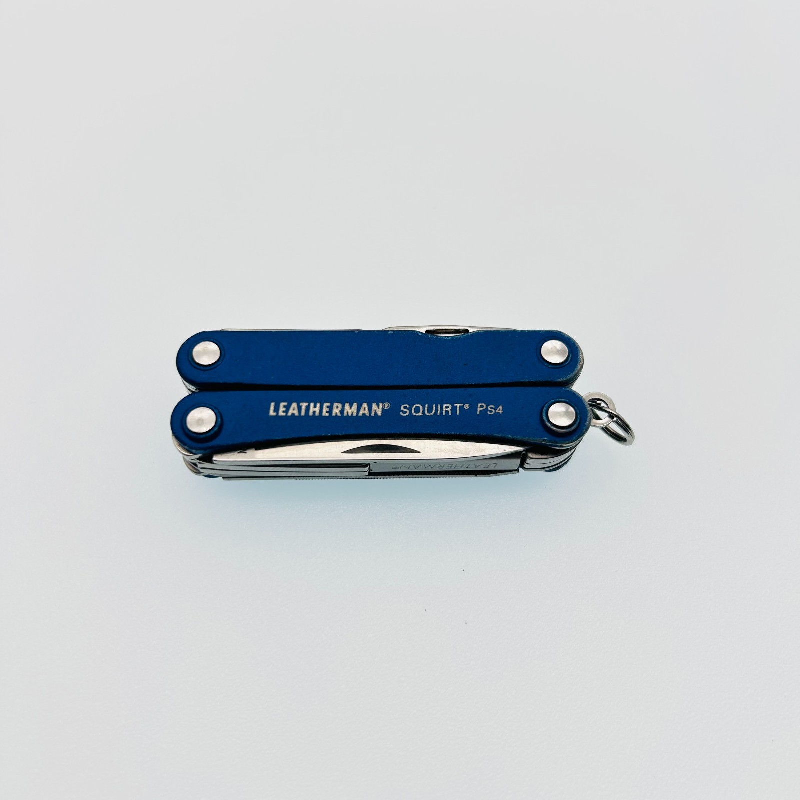 Leatherman Squirt PS4 BLUE – 8-in-1 Keychain Multi-Tool Discontinued (CODE58)