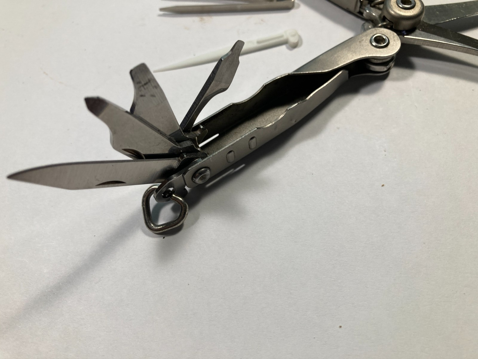Schrade USA ST2 Multi-tool Tough Chip Compact Multitool
