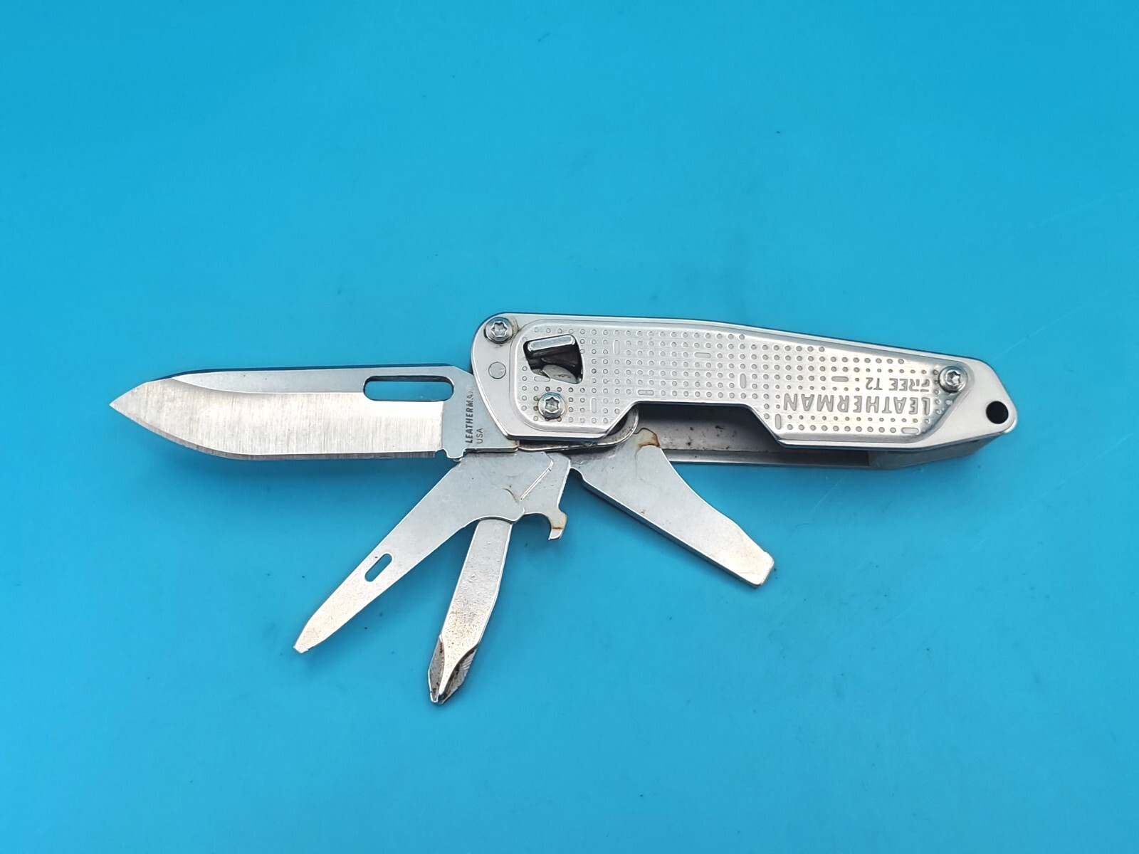 Leatherman FREE T2 Pocket Knife Multi-tool!
