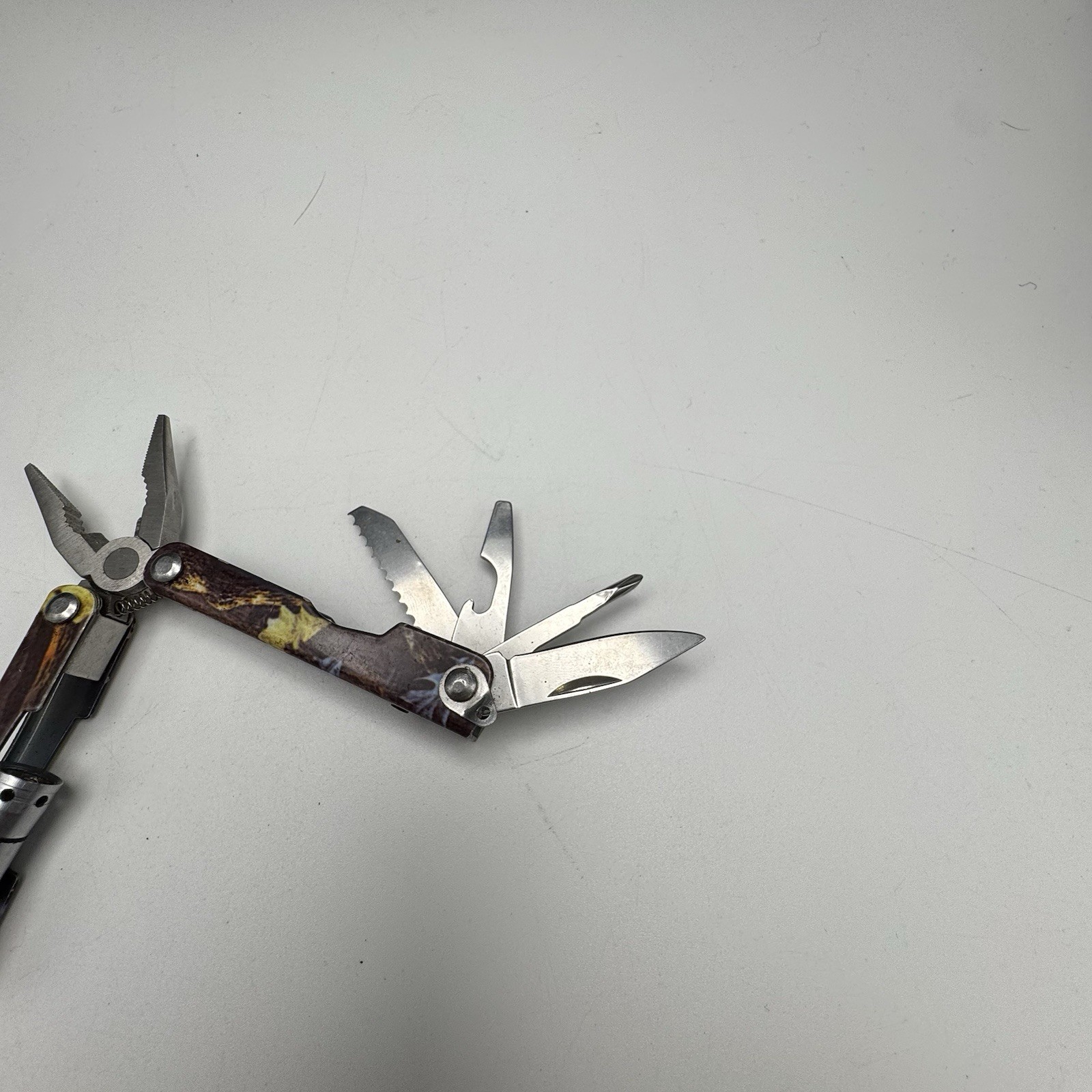 Camouflage Multi-Tool With Light