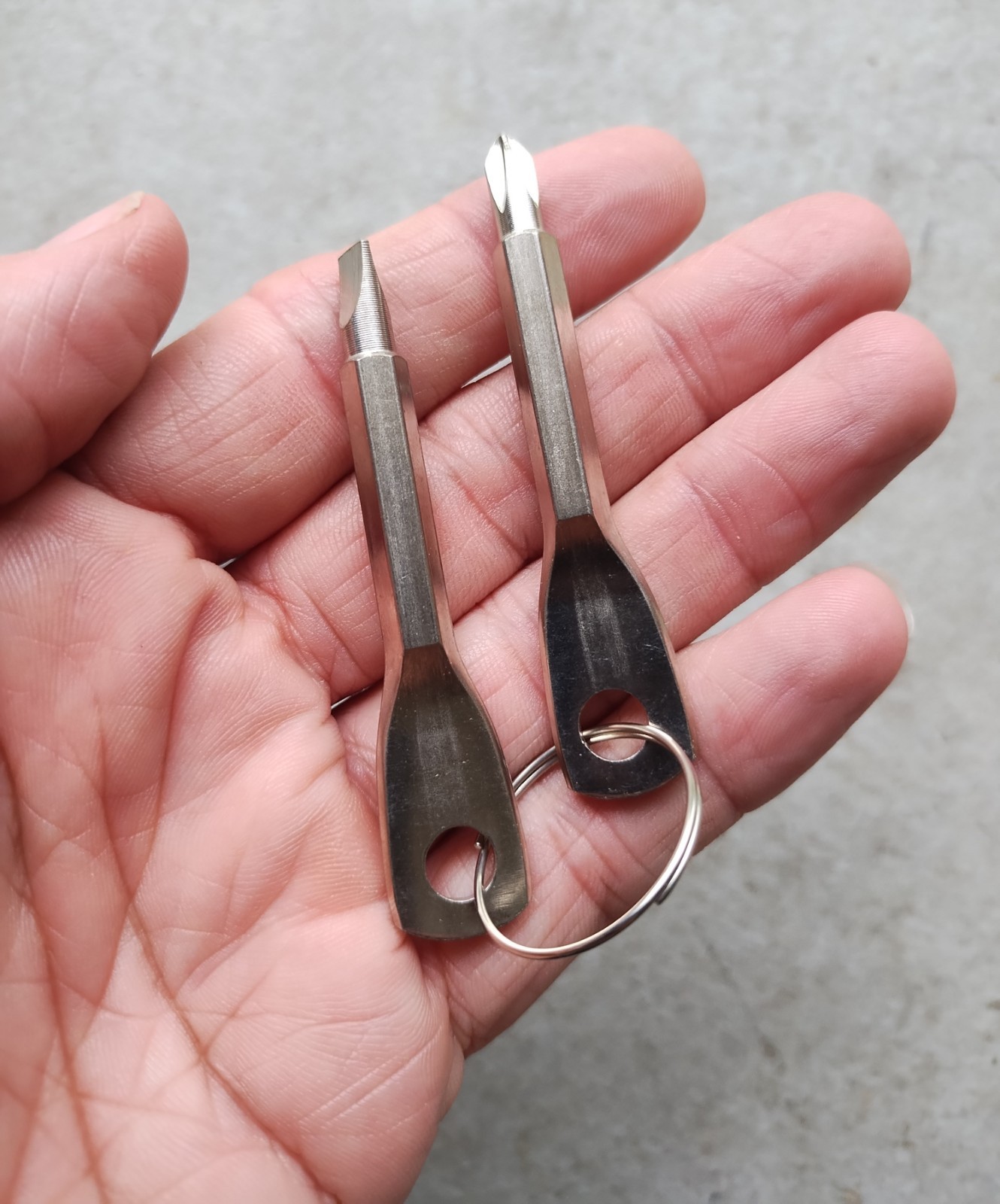 KEY SHAPED POCKET FLATHEAD & PHILLIPS SCREWDRIVER GADGETS MULTI TOOL 2 SETS LOT