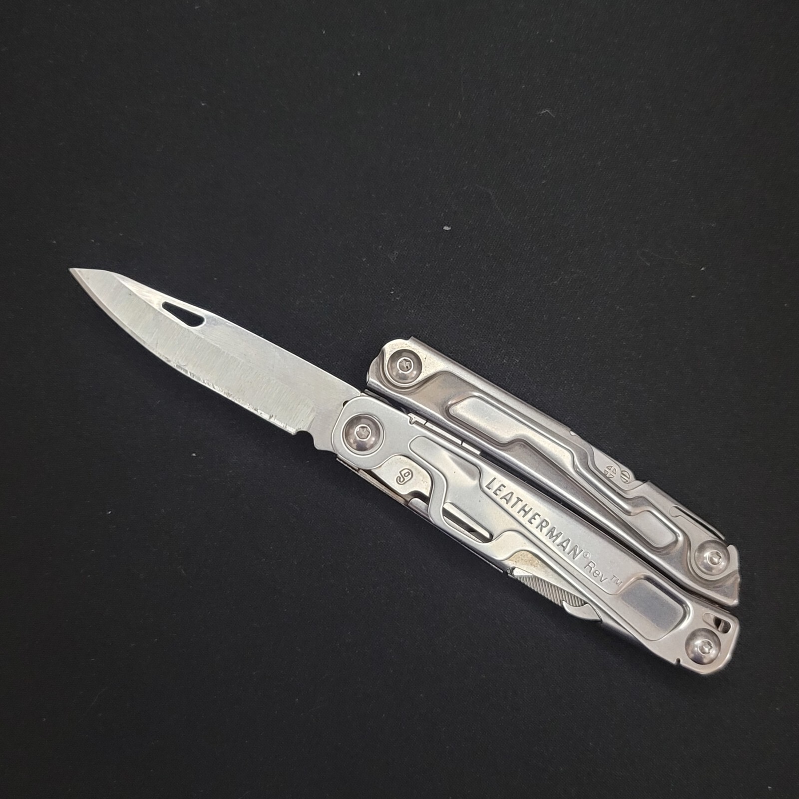 Leatherman Rev 3.8″ Stainless Steel Multi-Tool W/Carry Clip Very Nice USED Tool