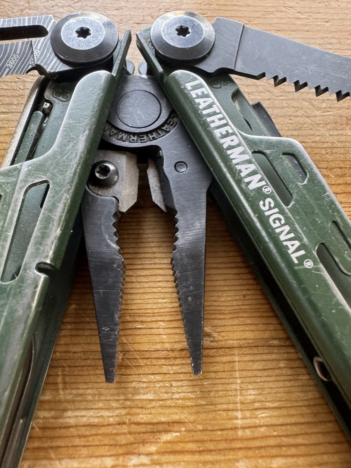 Leatherman Signal Multi-Tool Topo Green