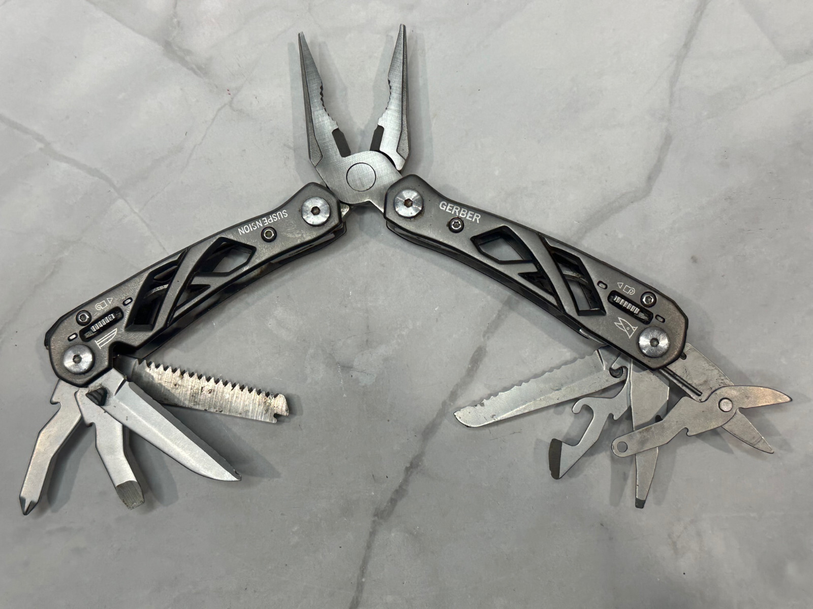 Gerber Suspension MultiTool Knife Plier Saw Scissor Screwdriver 22-01471