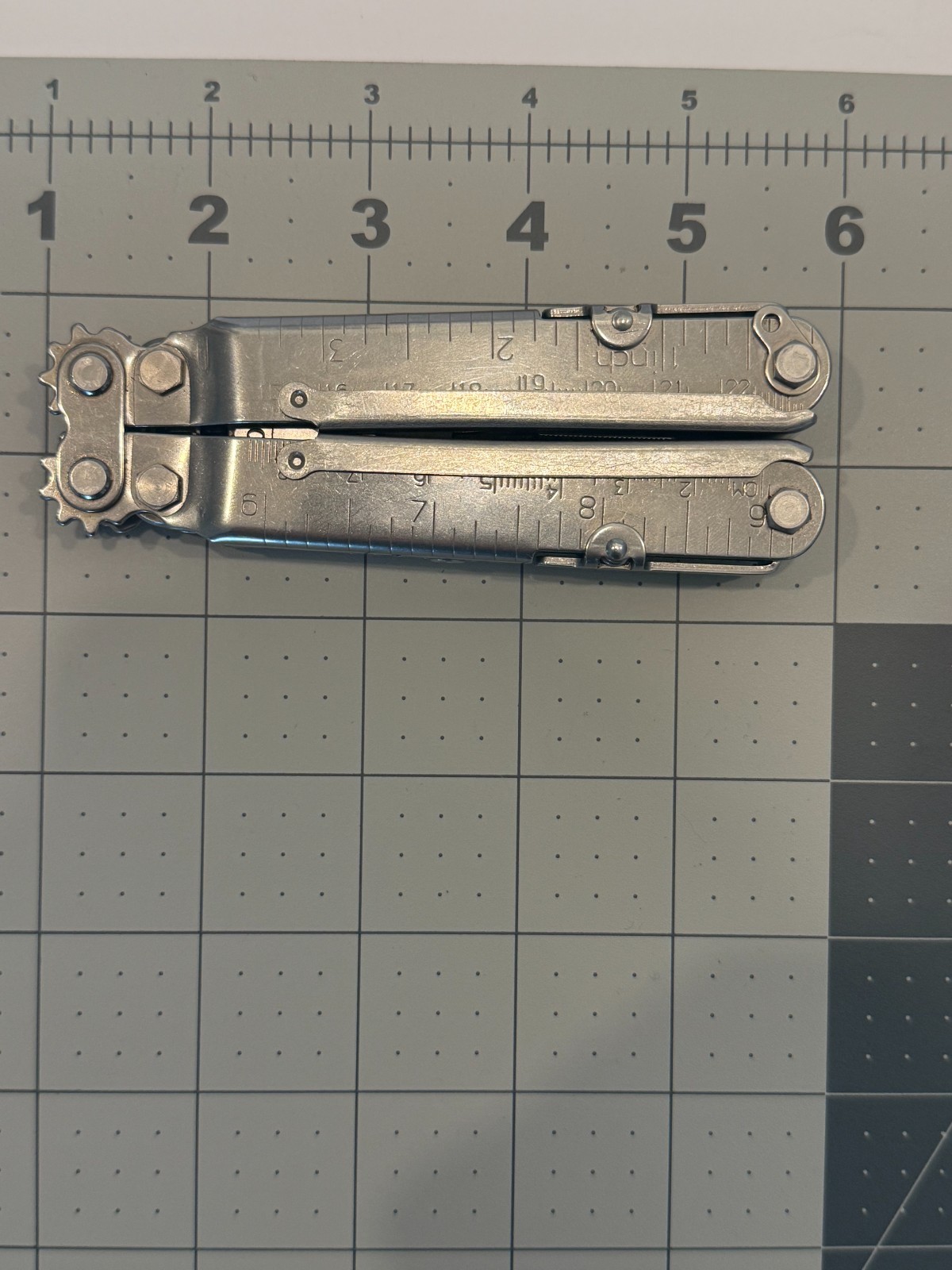 SOG PowerLock Stainless Multi-Tool Patent 5809599 w/ Leather Sheath