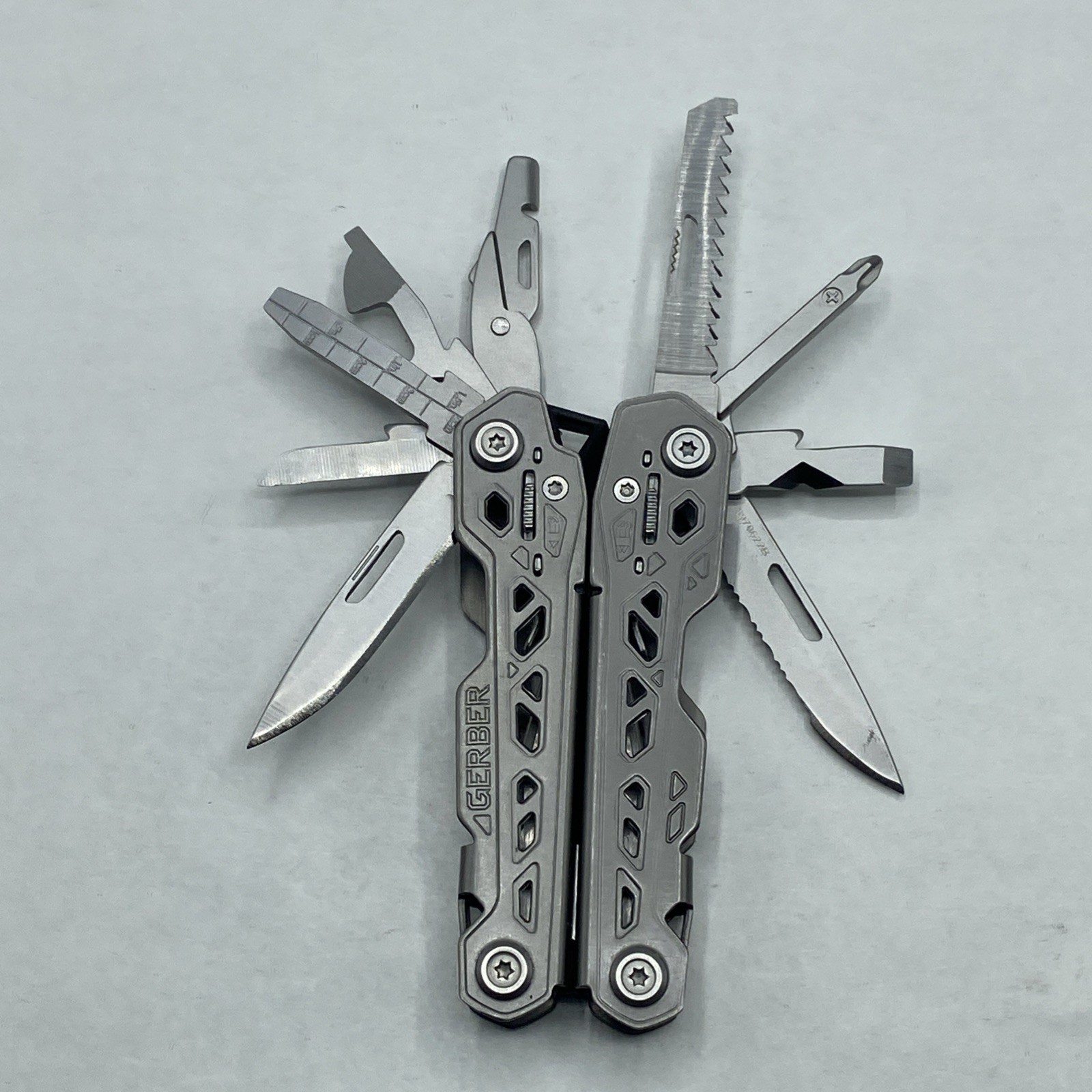 Gerber Truss Multi Tool with Sheath – Gray