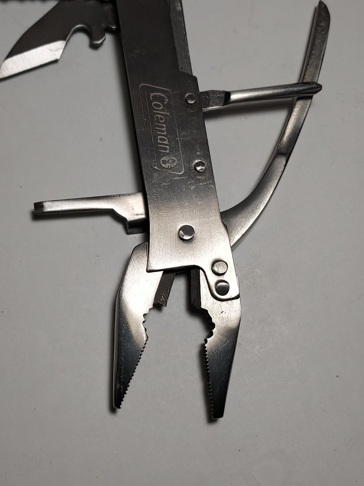 Coleman Multi Tool with Nylon Pouch – Pliers, Knife, Screwdrivers