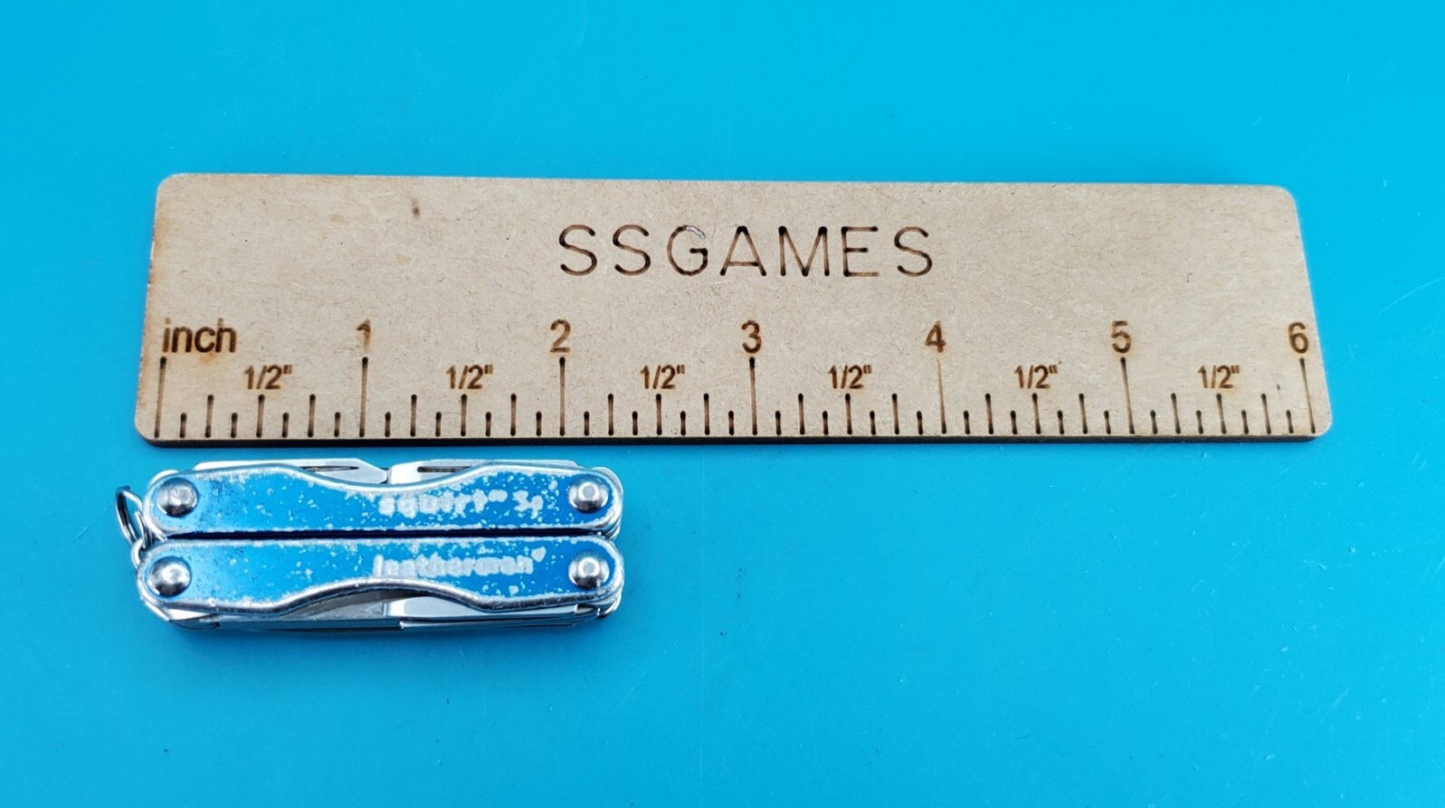 Leatherman “Squirt S4” Stainless Steel Multi Tool! BLUE!