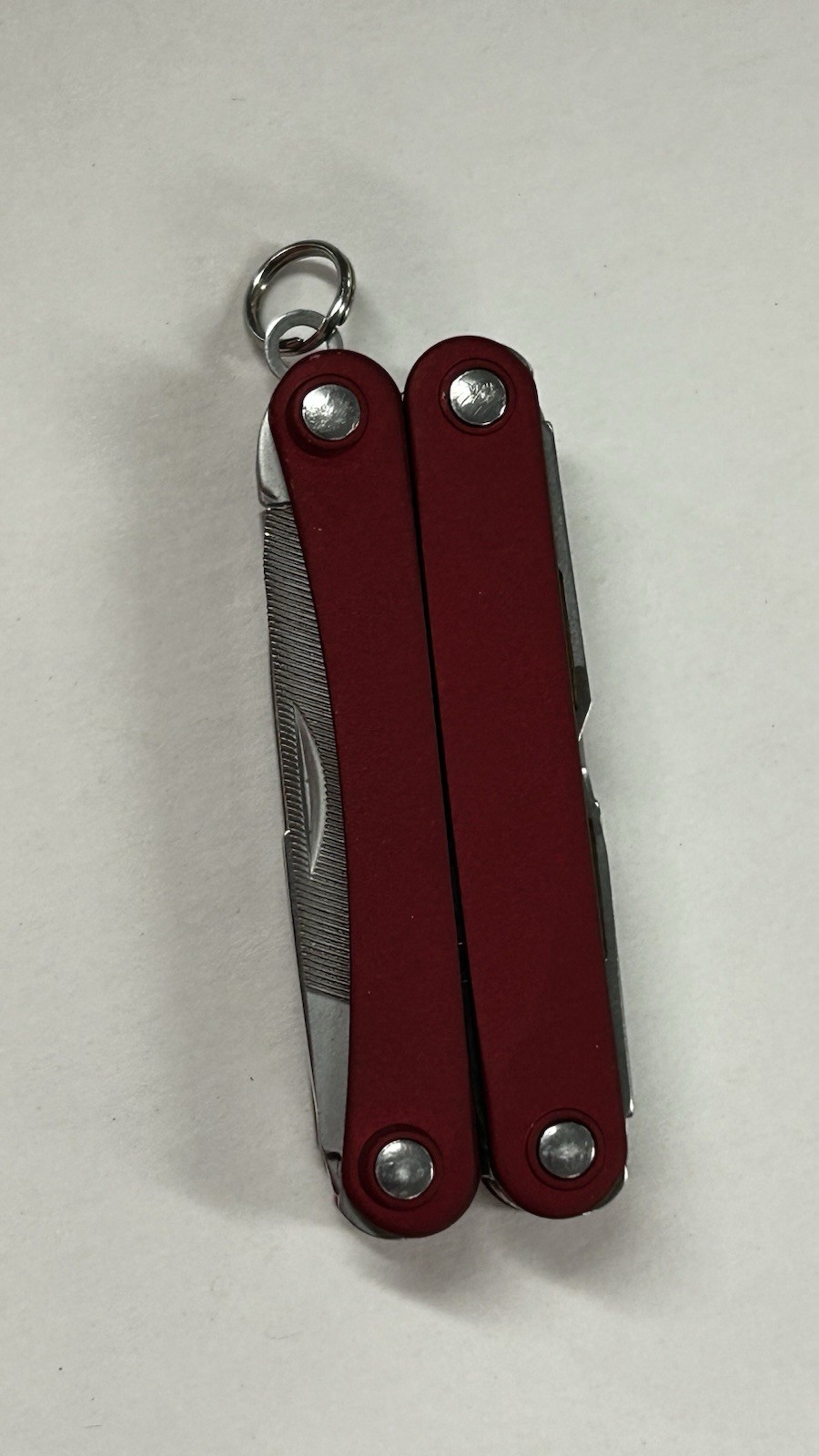 Leatherman Squirt ES4 Multi-Tool Knife Wire Strippers Discontinued Red – Unused