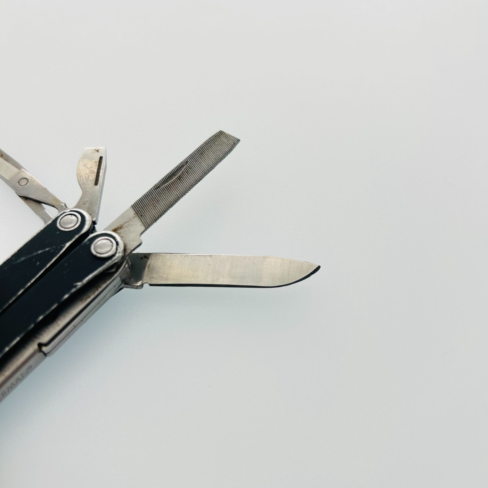 Leatherman Squirt PS4 BLACK – 8-in-1 Keychain Multi-Tool Discontinued (CODE22)