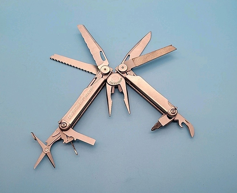 Leatherman WAVE Multi-Tool Dated 2006 – Silver – Pliers – File – Saw – Knife