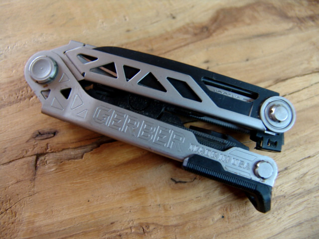 GERBER-CENTER DRIVE-MULTI PLIER-w/ BITS-GERBER CASE-STAINLESS & BLACK-NEAR MINT