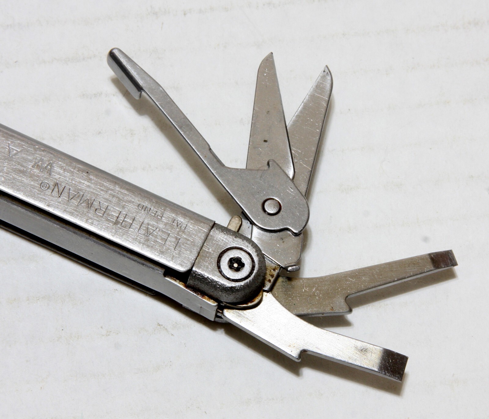 Leatherman Wave USA Multi-Tool Pat Pend Knife Needle Nose Pliers W/Sheath Vtg.