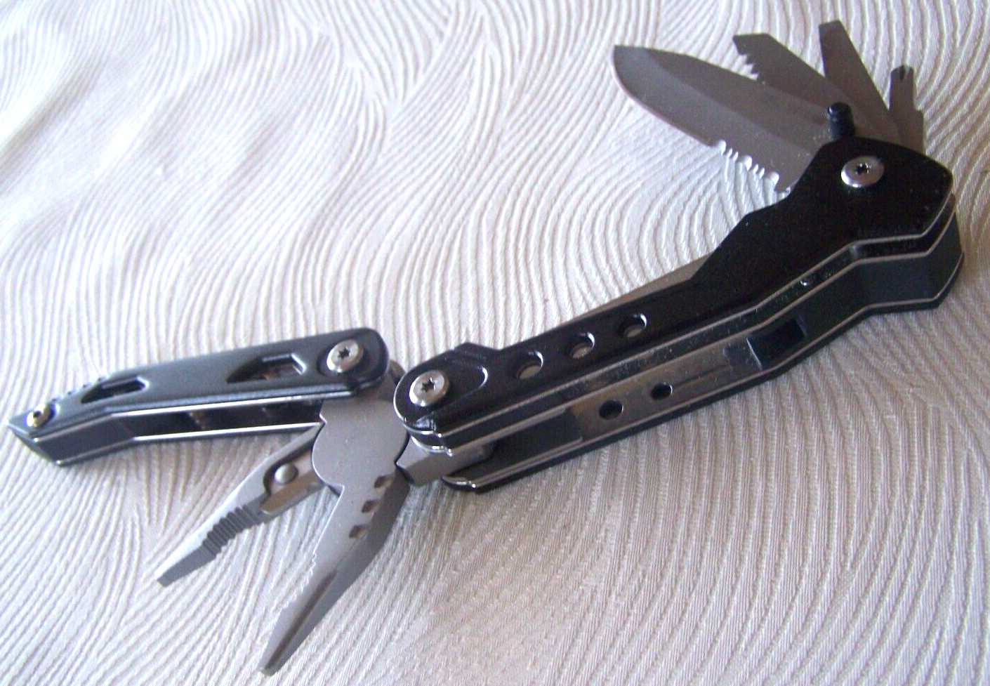 True Utility Handyone 18-in-1 Handy Multi Tool Knife Pliers