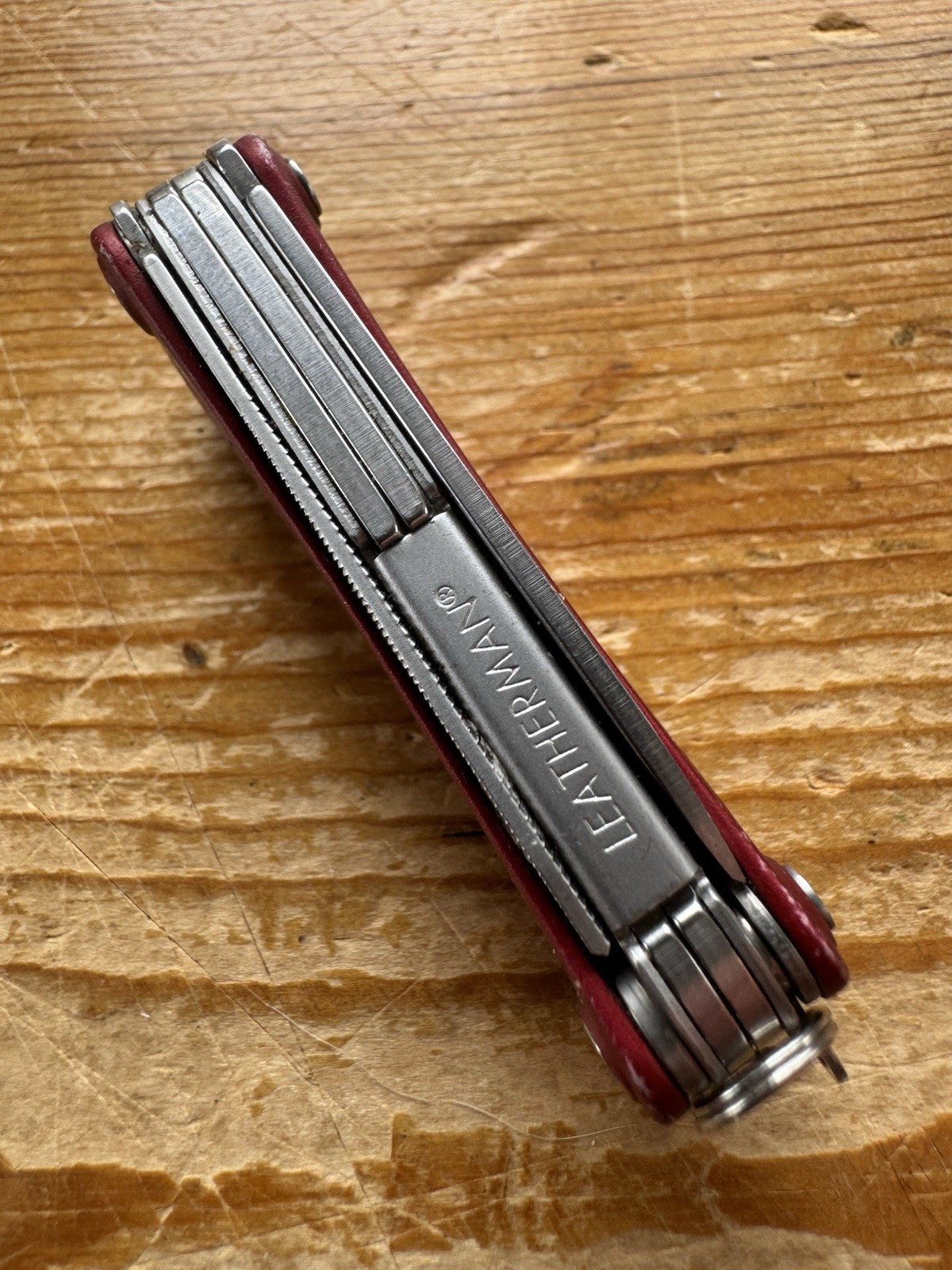 Leatherman SQUIRT PS4 Multi-Tool With Pliers Scissors Knife Red Discontinued