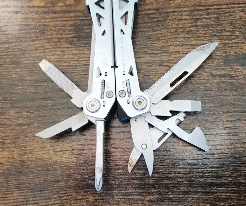Gerber Suspension NXT Multi Tool Pliers Knife Scissors – Good Condition – D61