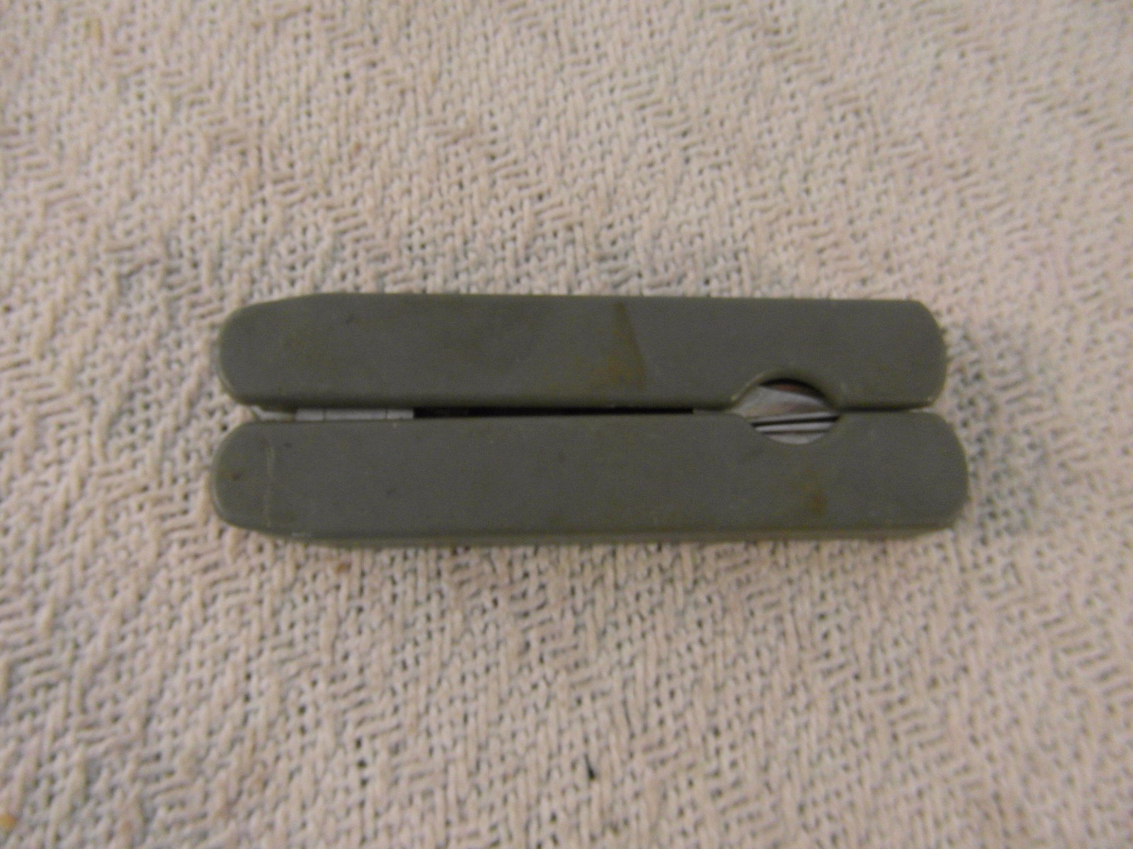 VINTAGE Bell Brand Gray Multi Tool Knife, Phillips Head, Scaler, FISH HOOK REMOV