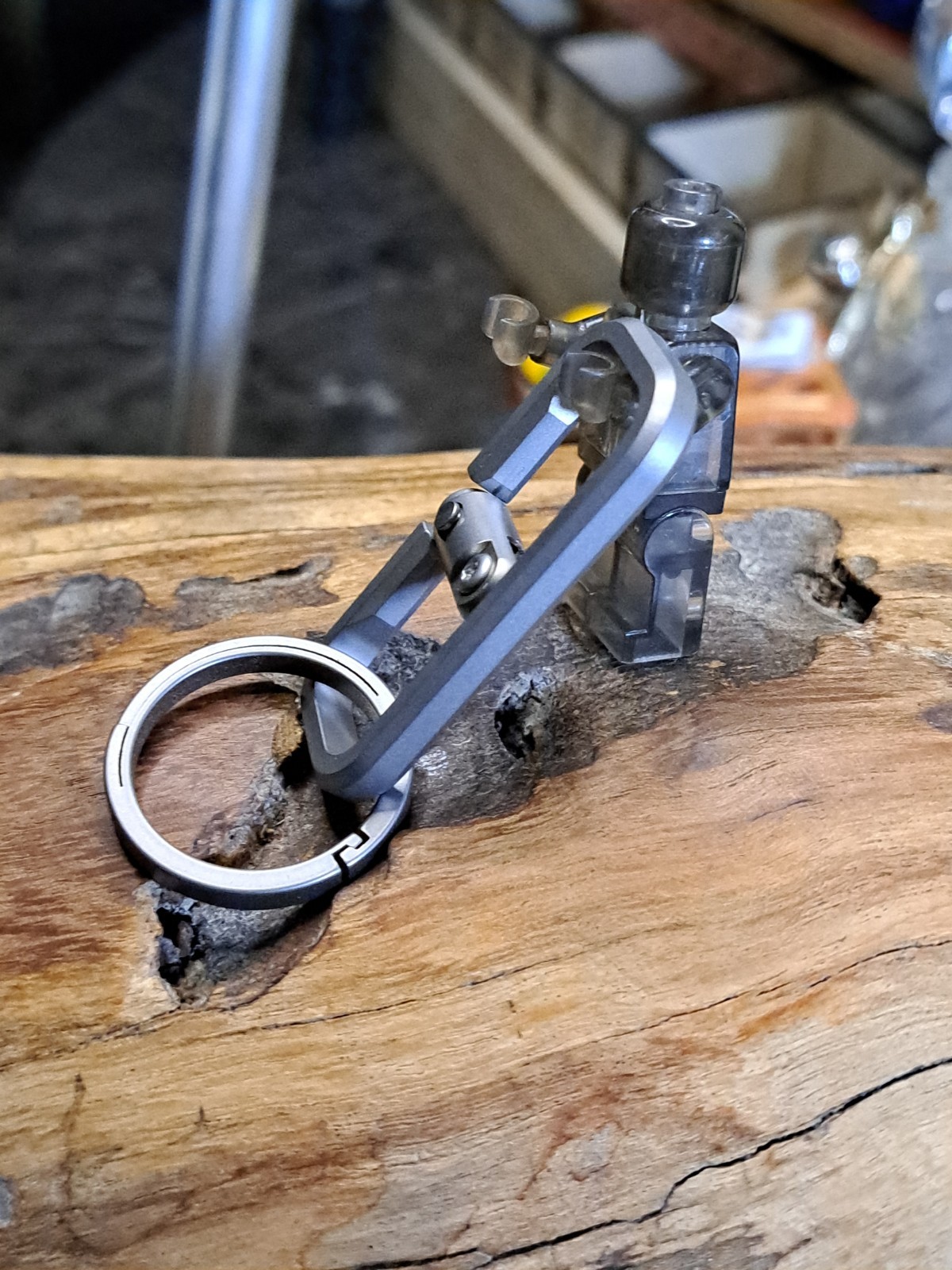 Pro Series Gentleman’s Dual Titanium Carabiner Keychain With Quicksnap Keyring