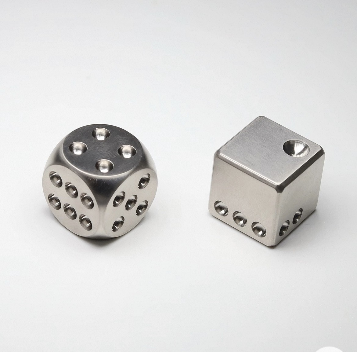 Solid TC4 Titanium Alloy Creative Dice EDC Toy KTV Entertainment Non Fade Gift