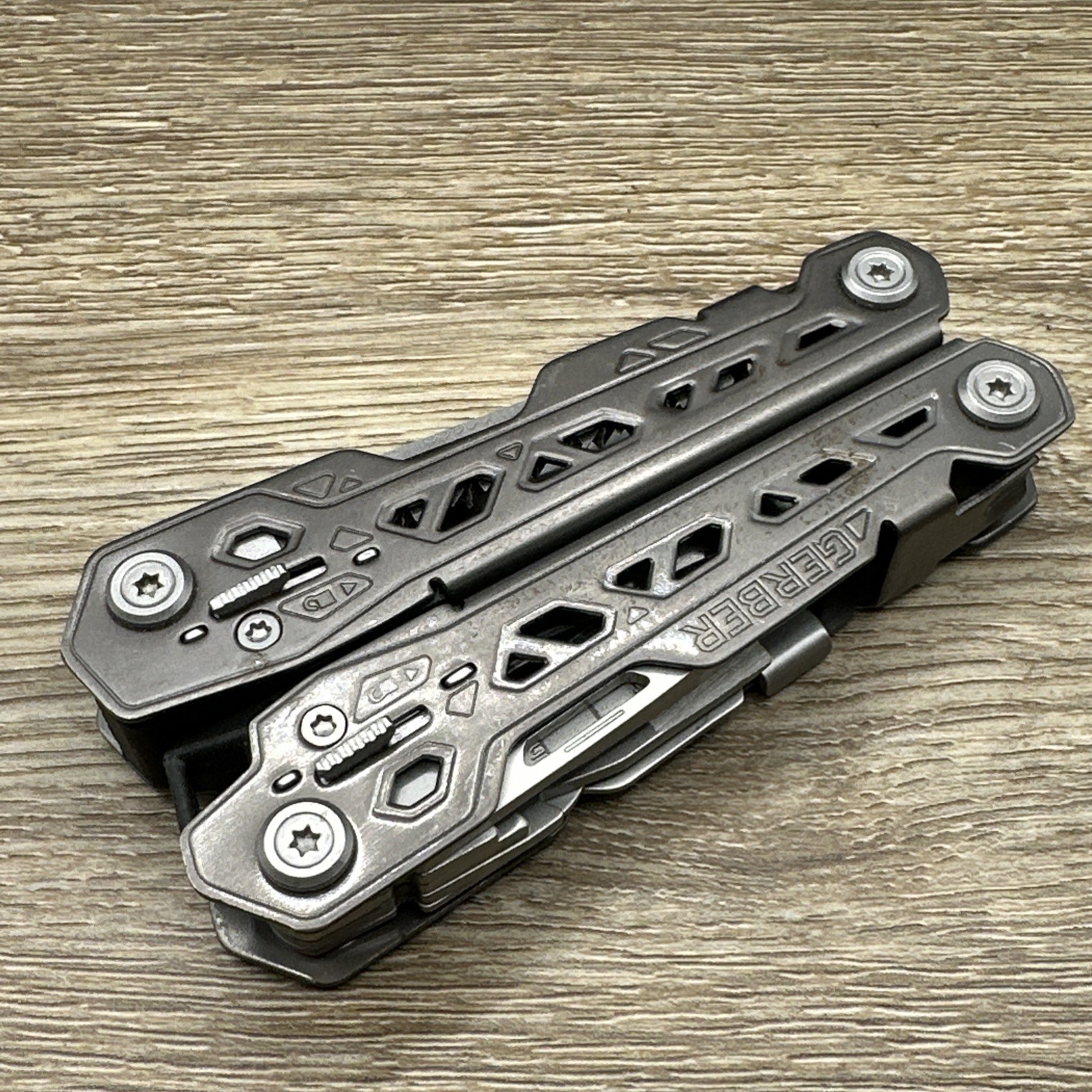 Gerber Truss Multi-Tool Pliers Knife Folding EDC FAST SHIPPING!