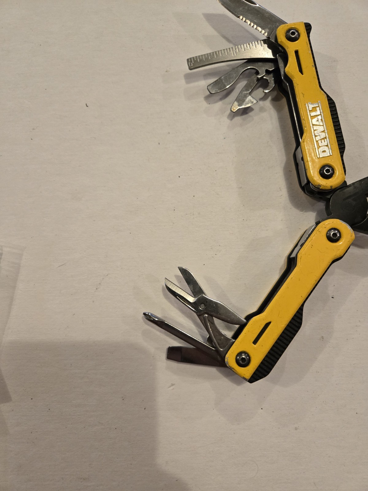 DeWalt 16-in-1 Multi-Tool W/Pliers/Knife/Screwdrivers/Openers/Liner Lock Blade