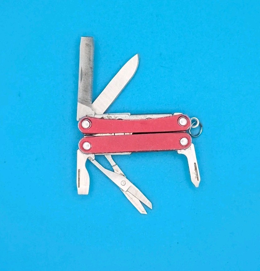 Leatherman SQUIRT PS4 Multi-Tool! RED! *BROKEN SCISSORS SPRING*