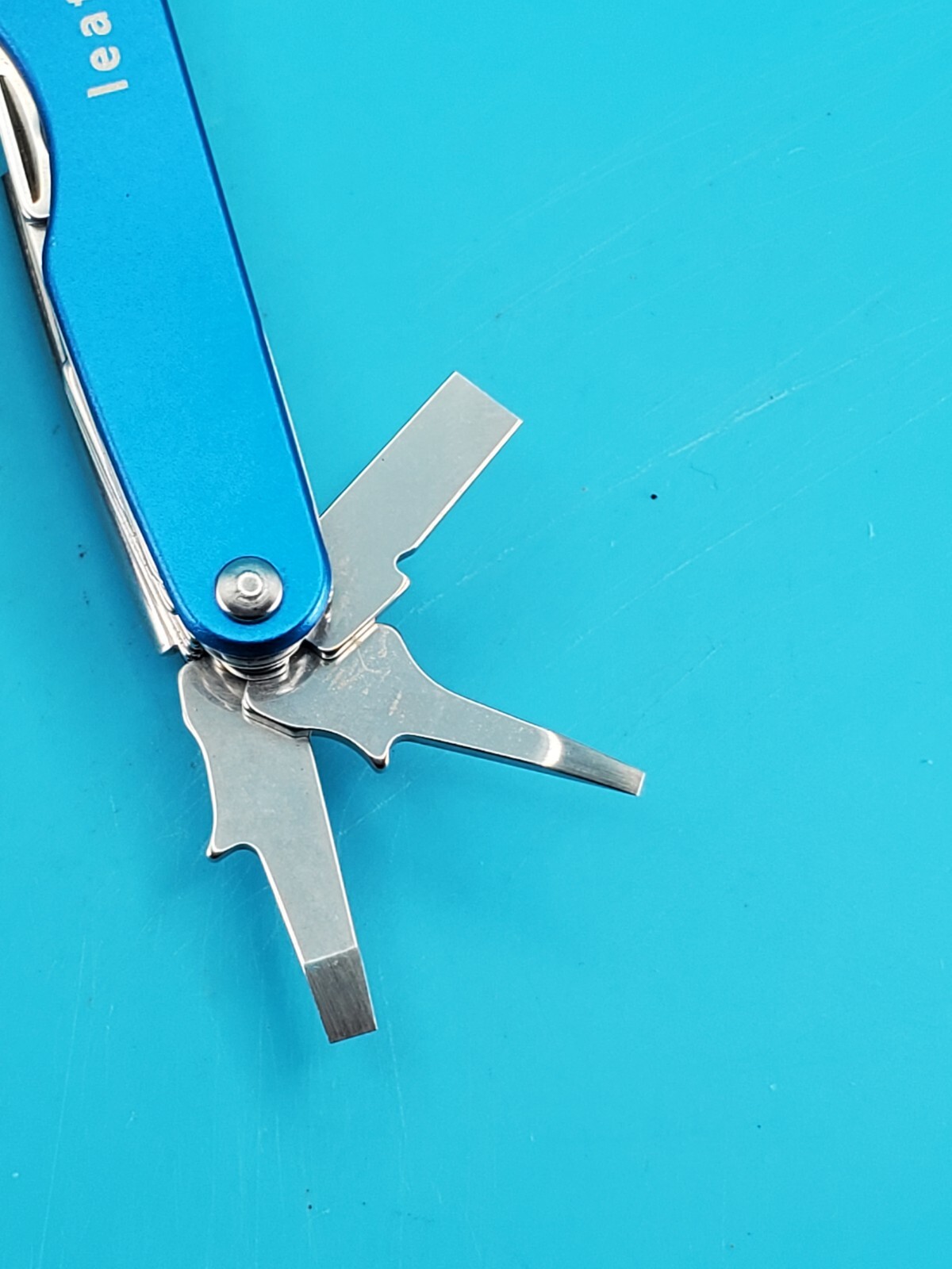 Leatherman Juice CS4 Glacier Blue Multi Tool! Retired! NICE! WITH LEATHER SHEATH