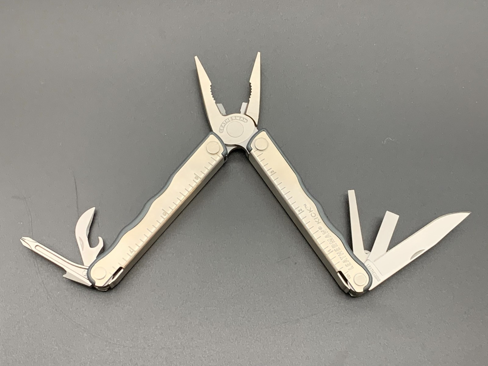 Leatherman Kick Multi-Tool Stainless Black Inserts Pliers Knife