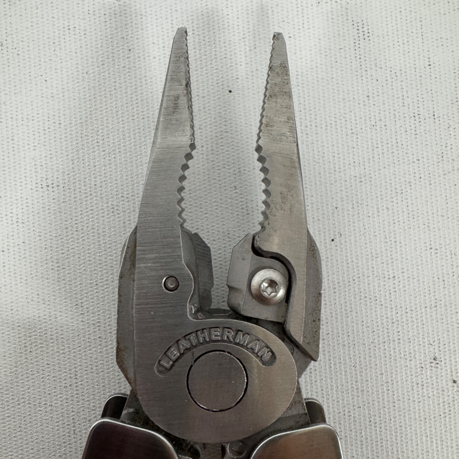 Leatherman Supertool Super Tool 300 Pliers Stainless Steel Multi Tool w/ Sheath