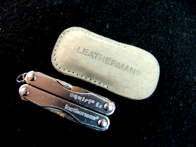 LEATHERMAN SQUIRT E4-ELECTRICIAN WIRE STRIPPER MULITOOL-RETIRED-w/ LEATHER POUCH