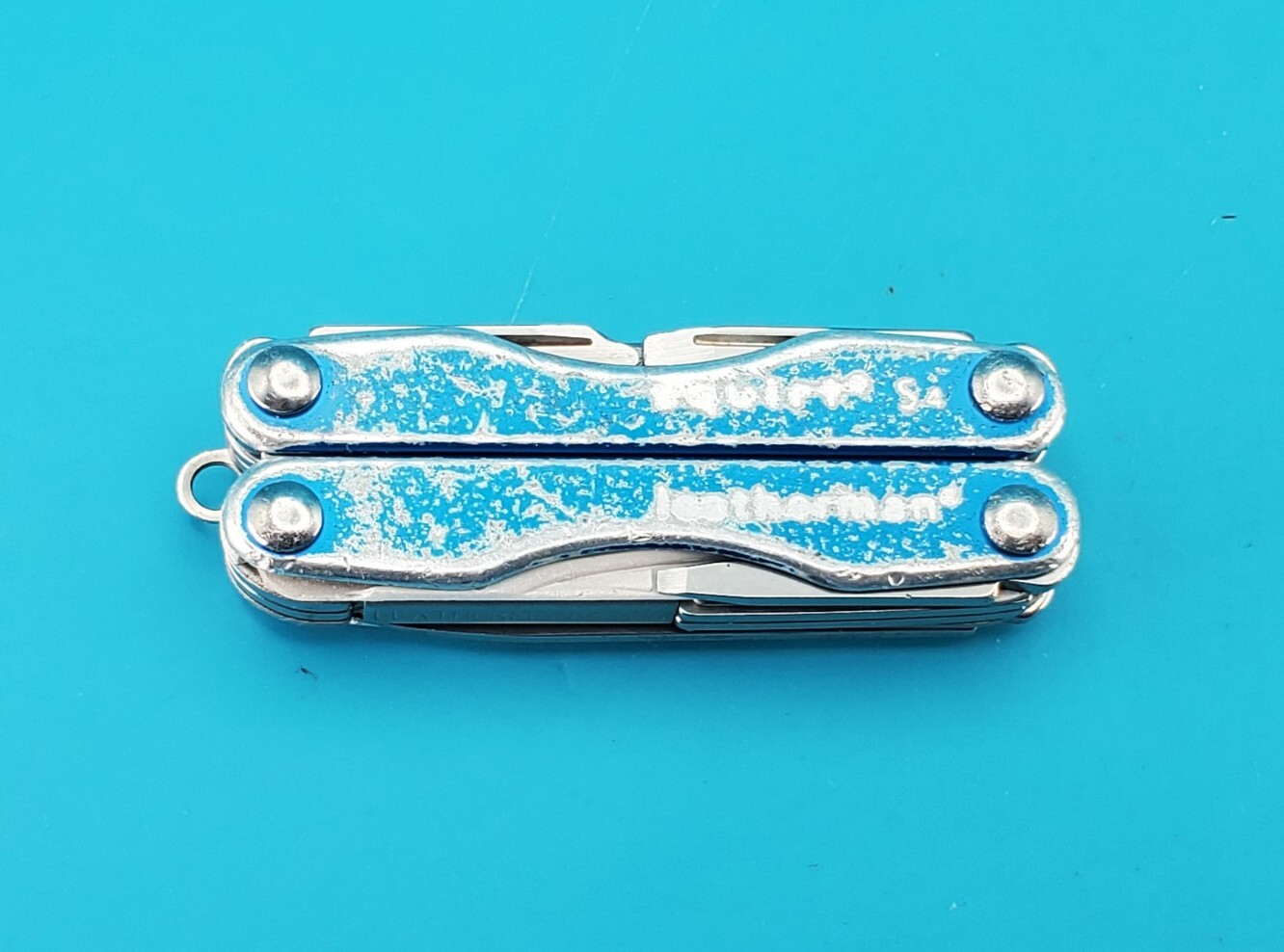 Leatherman “Squirt S4” Stainless Steel Multi Tool! BLUE!