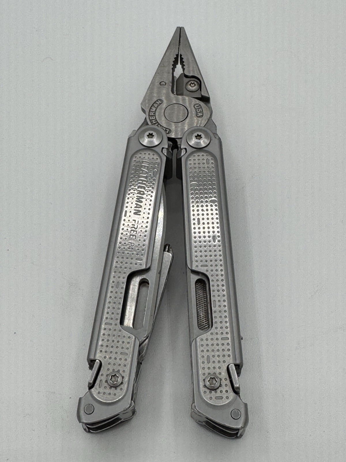 Leatherman FREE P4 Retired Multi Tool Pocket Clip Gray Sheath USA Stainless READ