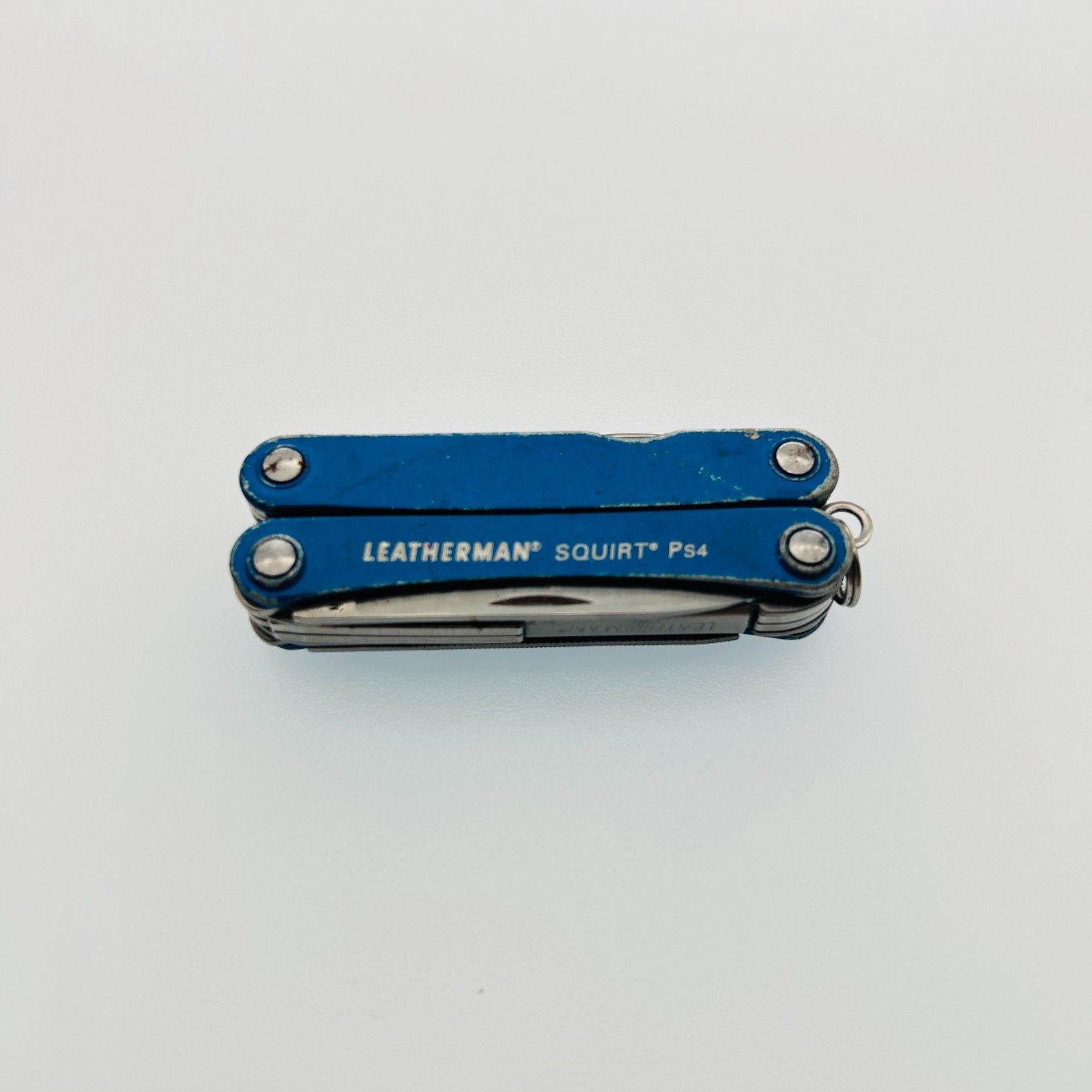 Leatherman Squirt PS4 BLUE – 8-in-1 Keychain Multi-Tool Discontinued (CODE12)