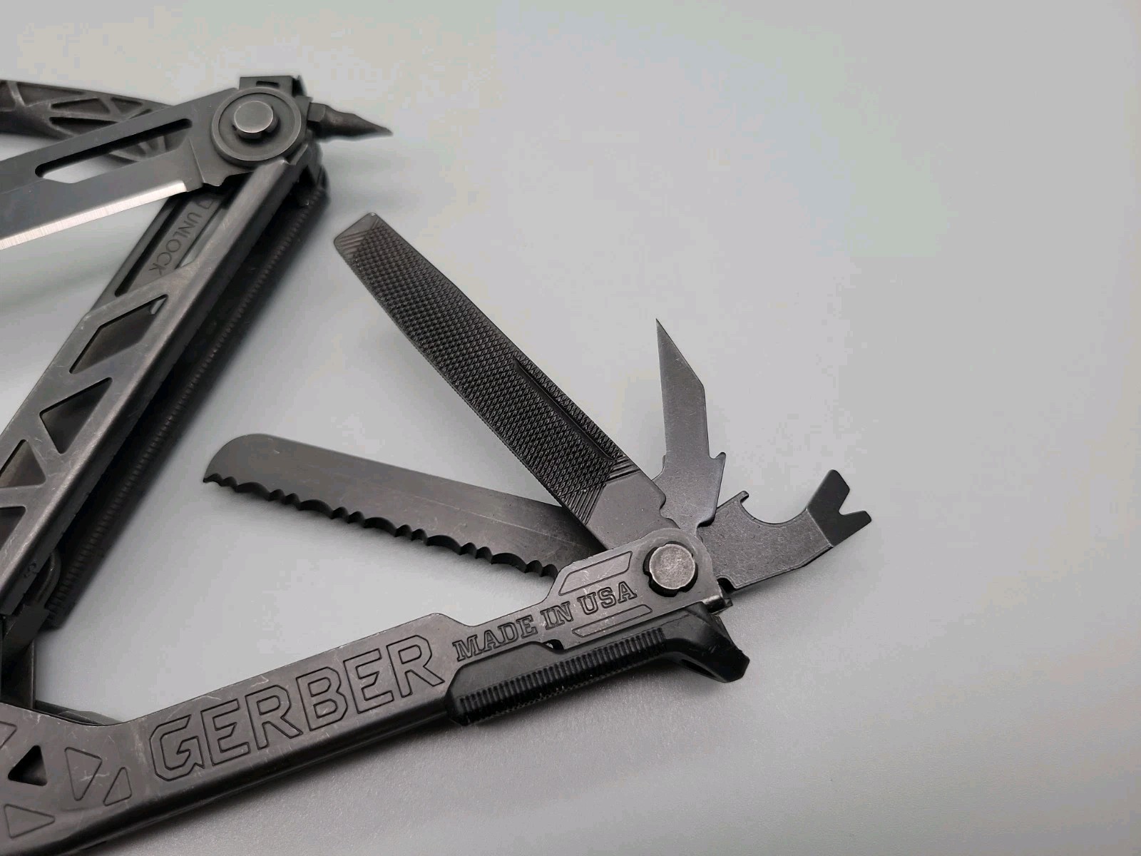 Gerber Center Drive Multi Tool – Black – Pliers, Scissors, Knife, Screwdrivers