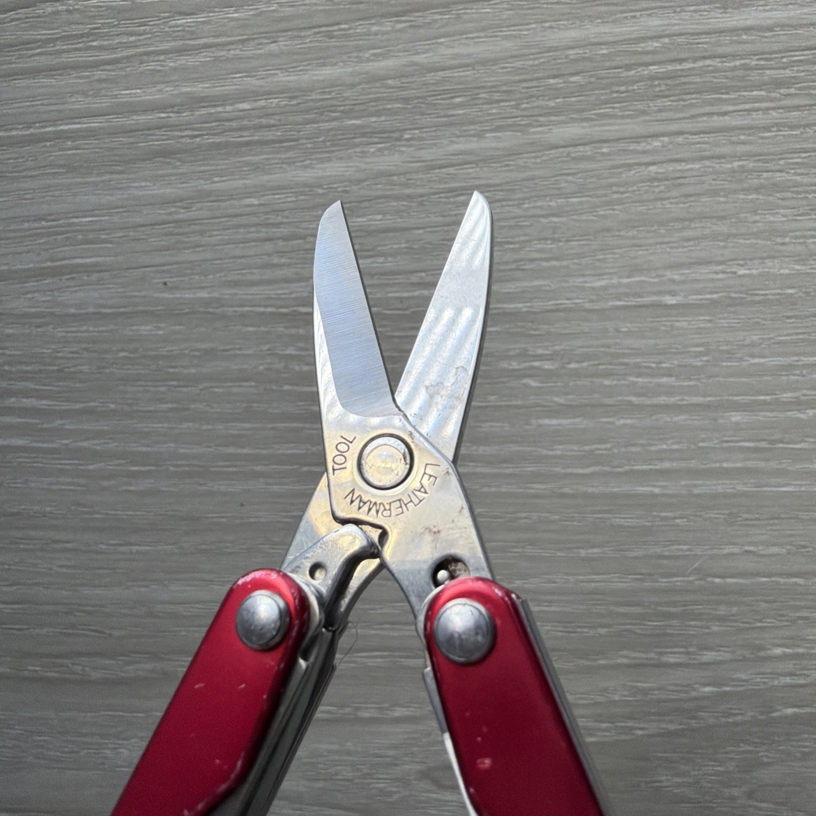Leatherman Squirt S4 MultiTool Scissors Knife File Drivers Tweezers Red Metallic