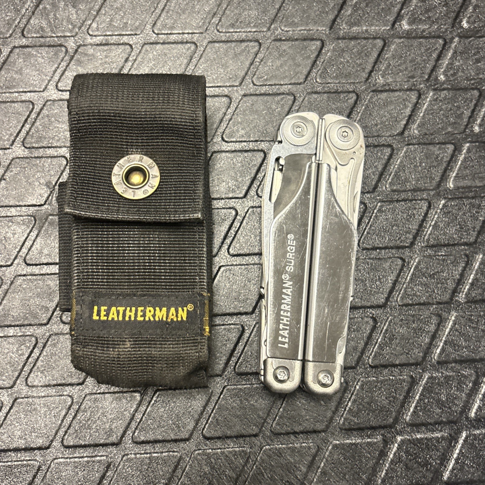 Leatherman Surge Multi-Tool
