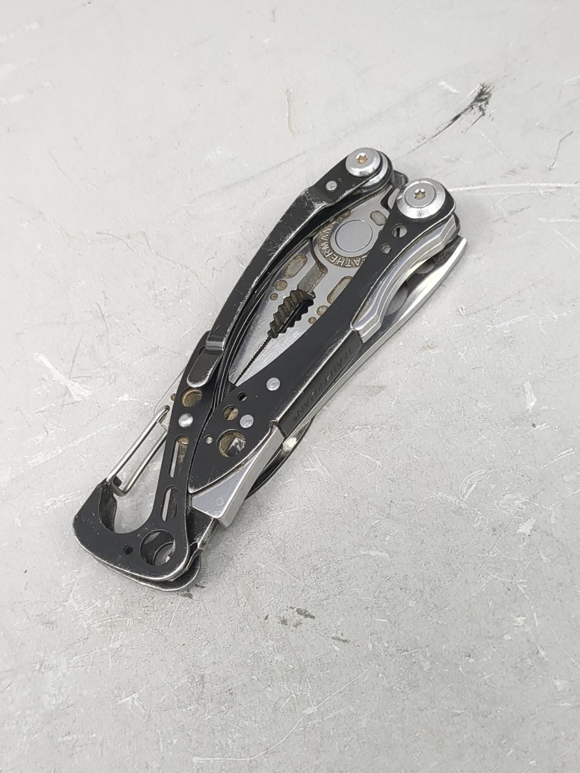 Leatherman Skeletool CX Multi-Tool Stainless Steel Carbon Fiber