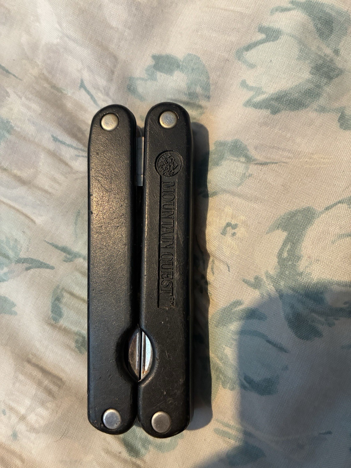 MOUNTAIN QUEST TOOL MULTI POCKET TOOL KNIFE SAW PHILLIPS REGULAR