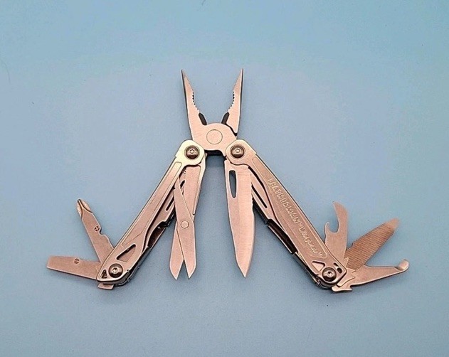 Leatherman Wingman Multi Tool w/ Sheath – Pocket Clip, Pliers, Screwdrivers New