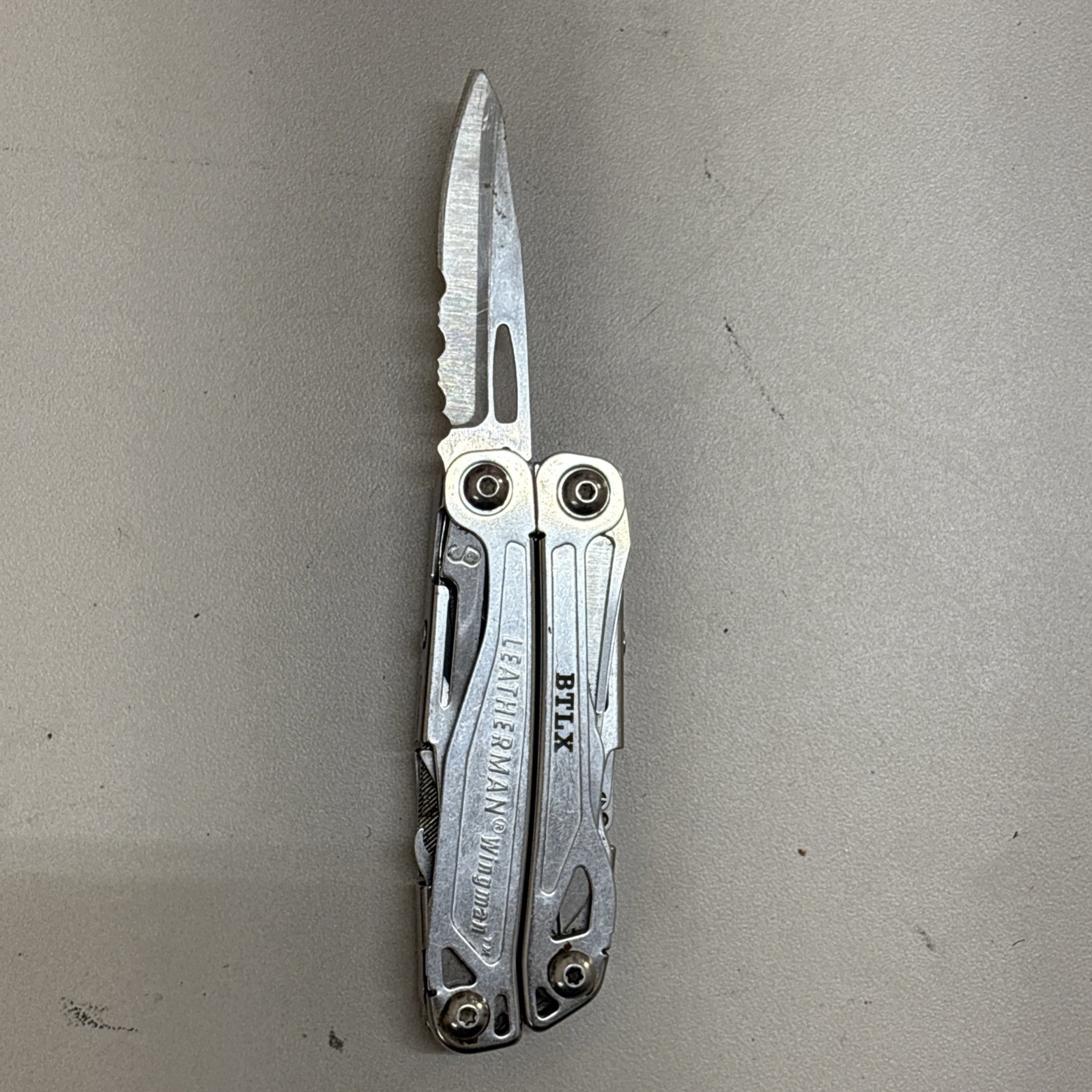 Leatherman Wingman Multitool with 14 tools Needle Nose pliers, wire cutter (026)