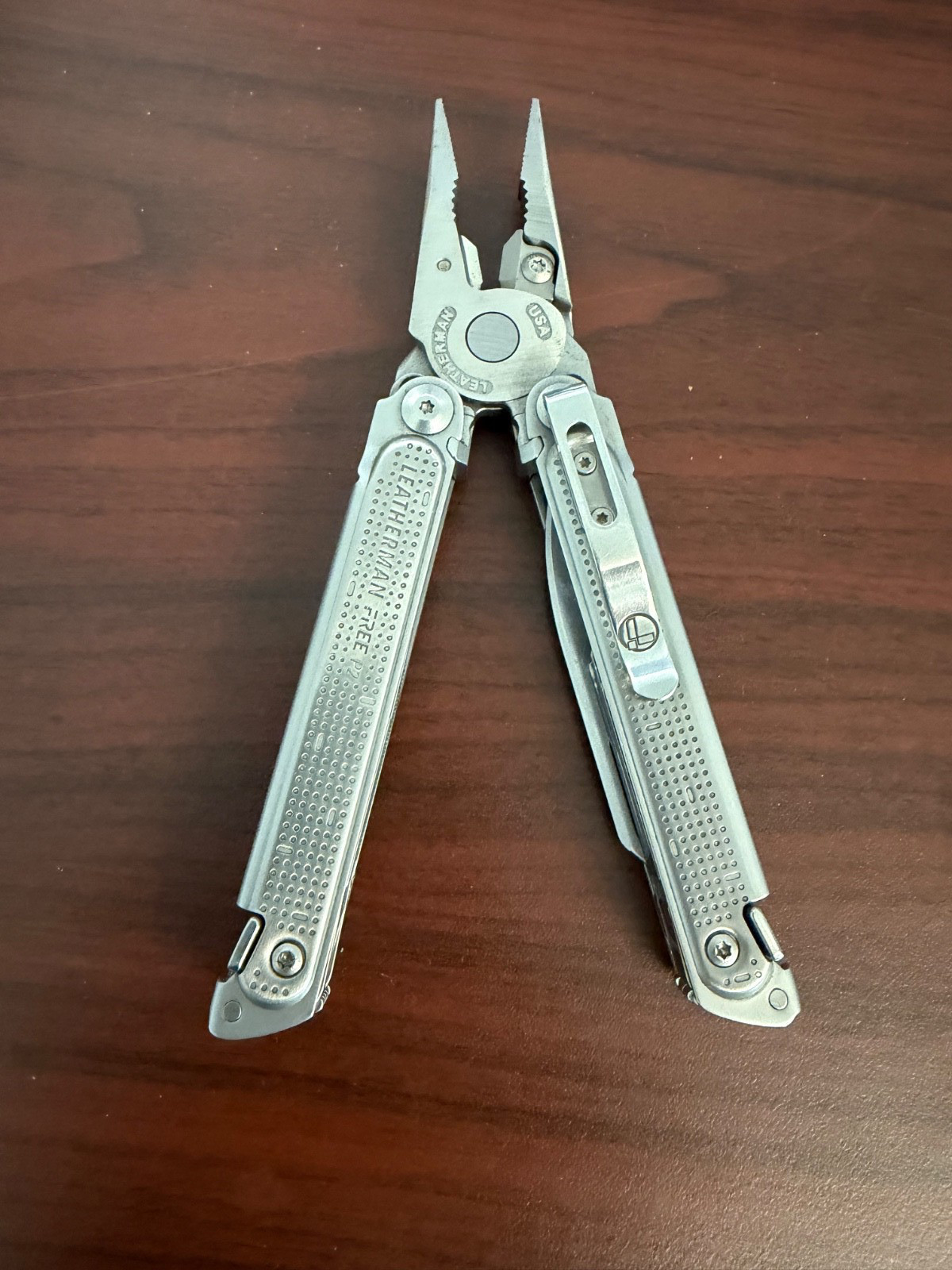 Leatherman FREE P2 Multitool with Magnetic Locking – 832636