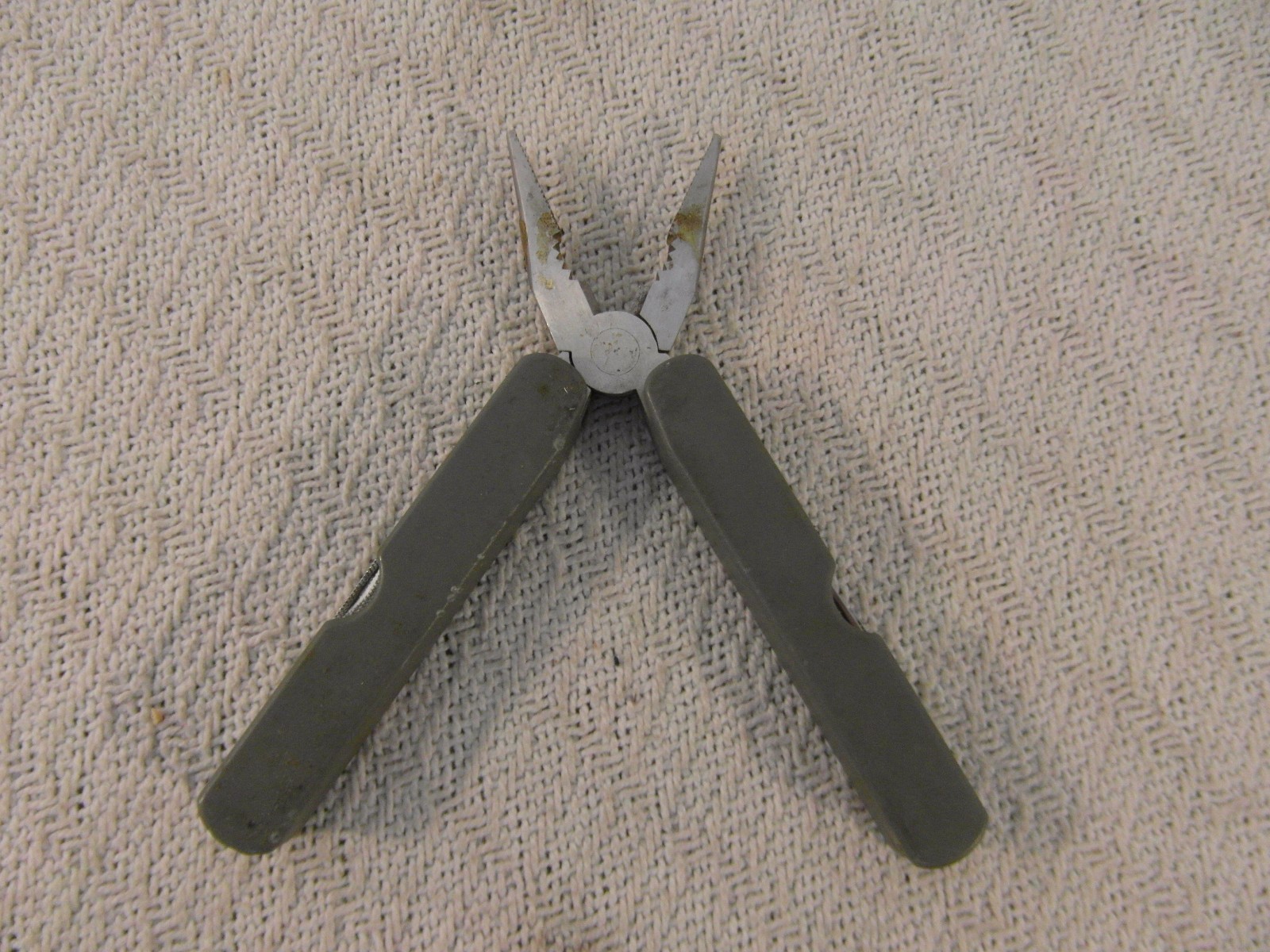 VINTAGE Bell Brand Gray Multi Tool Knife, Phillips Head, Scaler, FISH HOOK REMOV