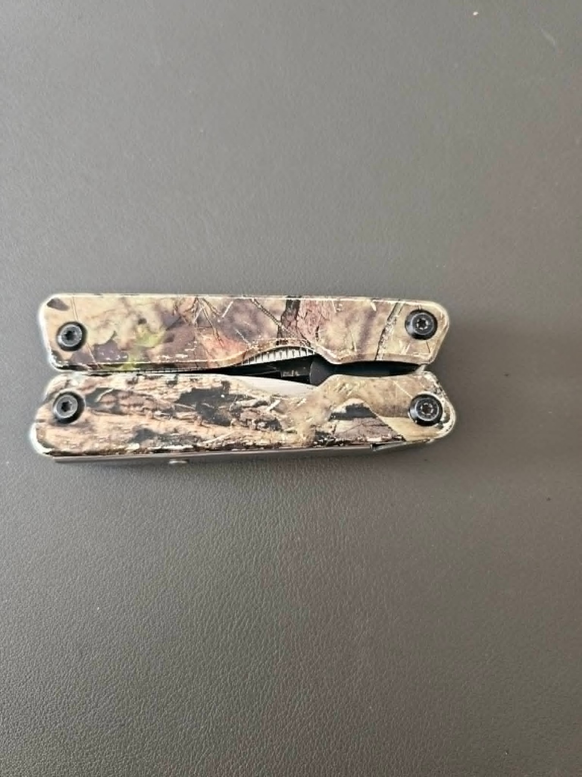 Mossy Oak Camo Multi-Tool Pocket Plier Knife – USED