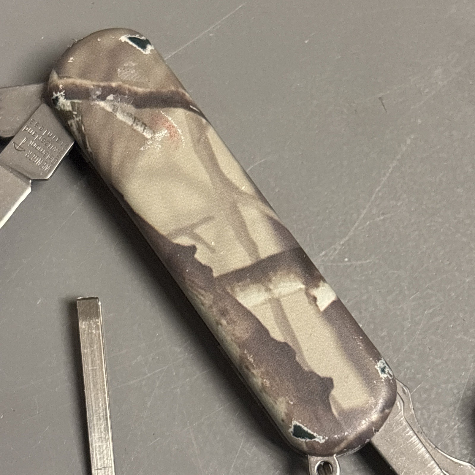 Wenger Esquire Microlite Timber Camo 65mm White LED – Very Unique!
