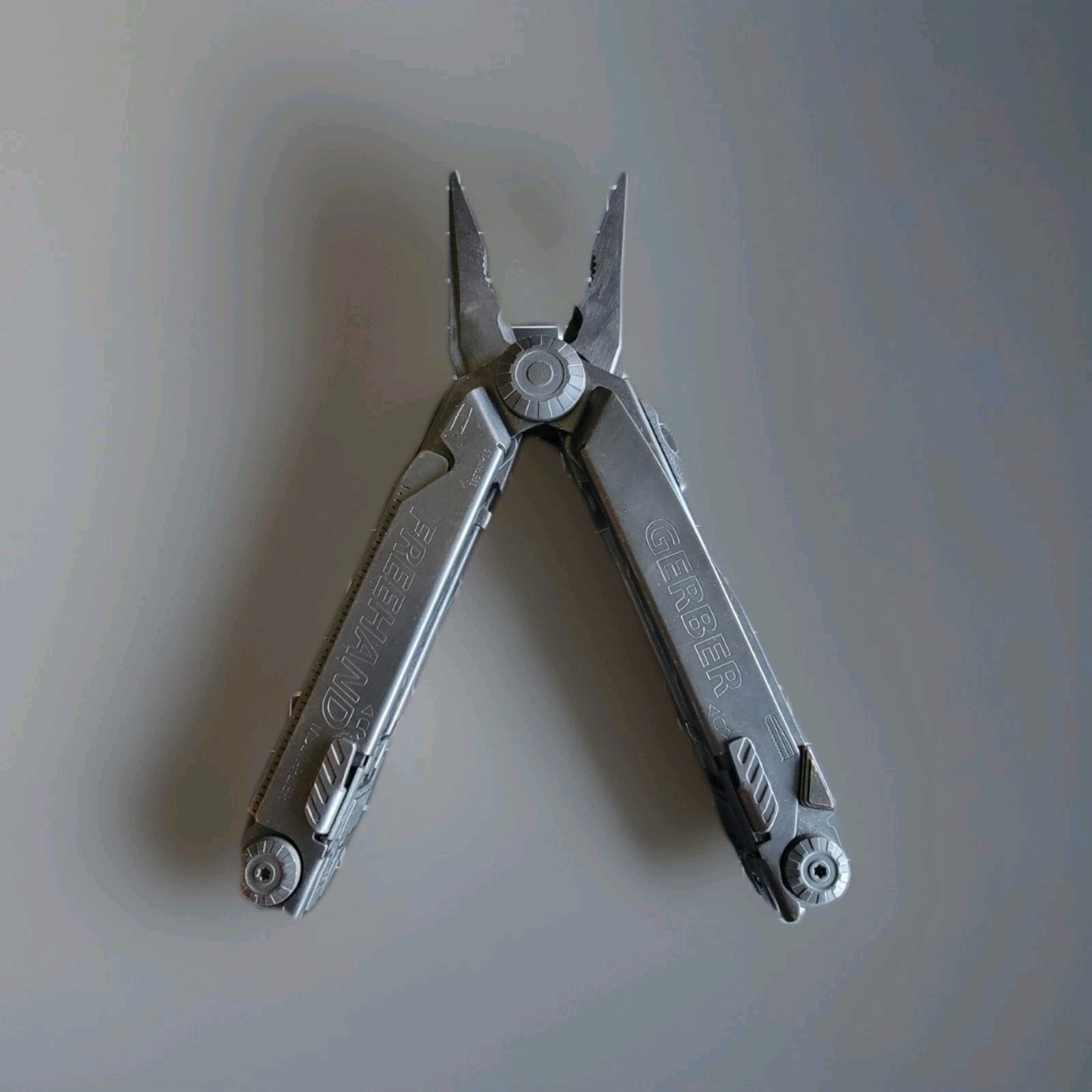 Gerber Freehand Multi-tool w/ Sheath (Black Oxide)