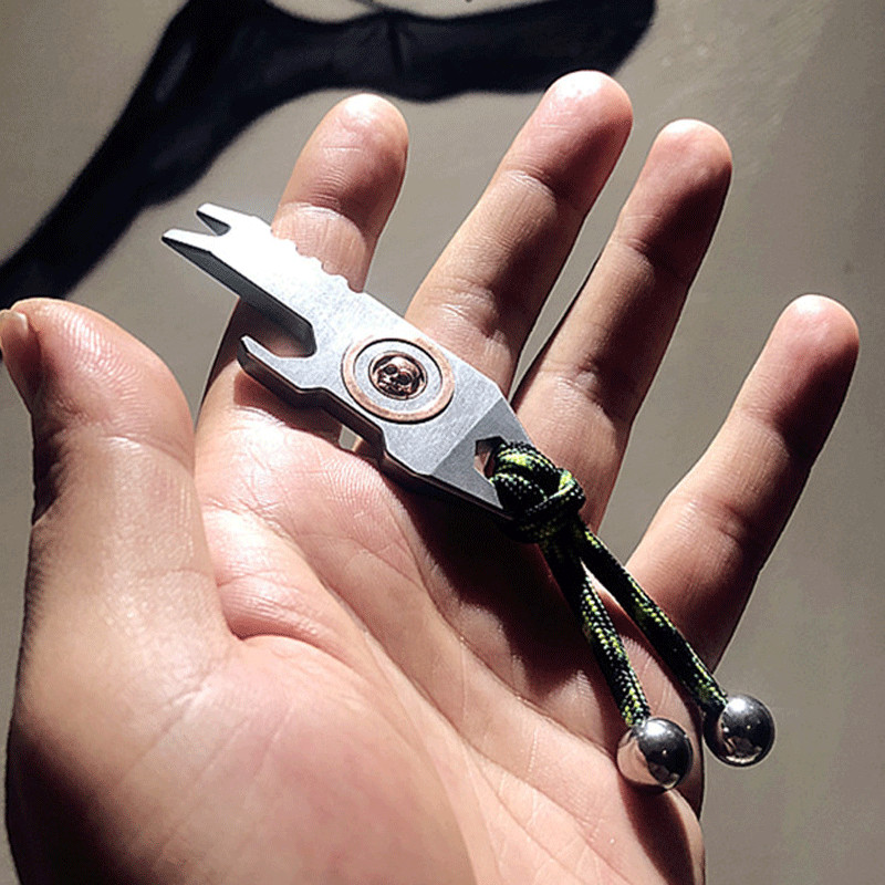 1PC EDC Titanium Inlaid Skull Multi Tools Pry Bar Crowbar Wrench Opener Keychain